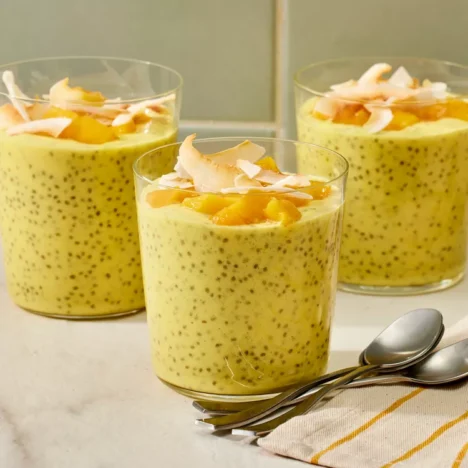 Chia Seed Pudding: Golden Mango